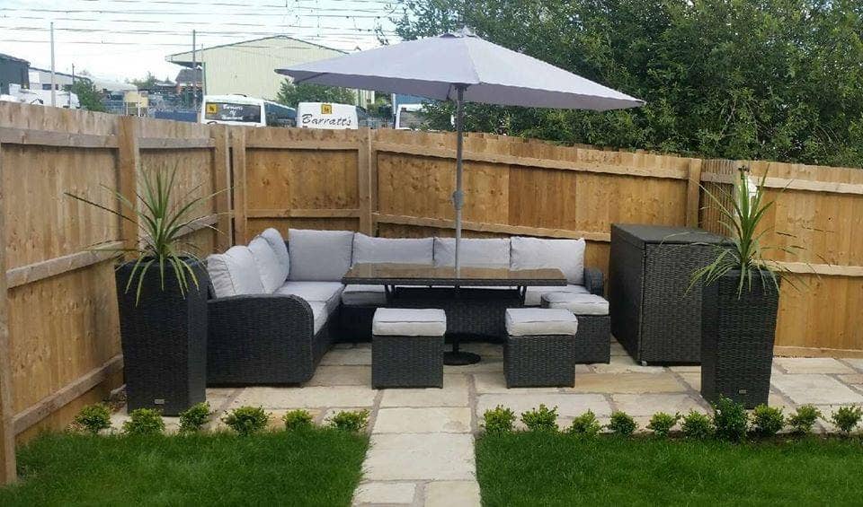 What Happens When You Mix Rattan Garden Furniture With Artificial Grass Moda - Can You Put Patio Furniture On Artificial Turf