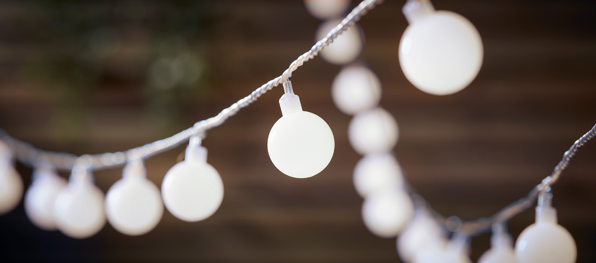 Outdoor LED Cool White Globe Fairy String Lights Moda