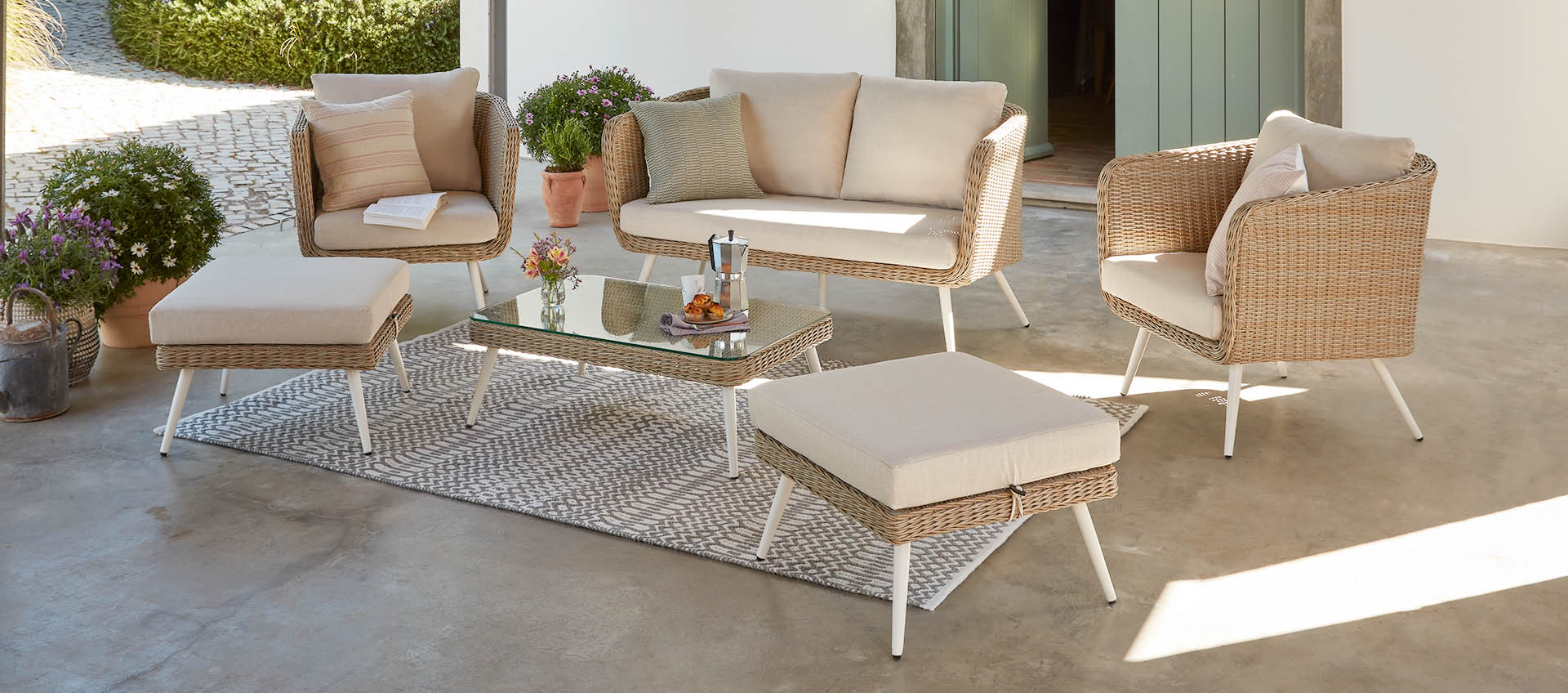 2 armchairs clearance and table