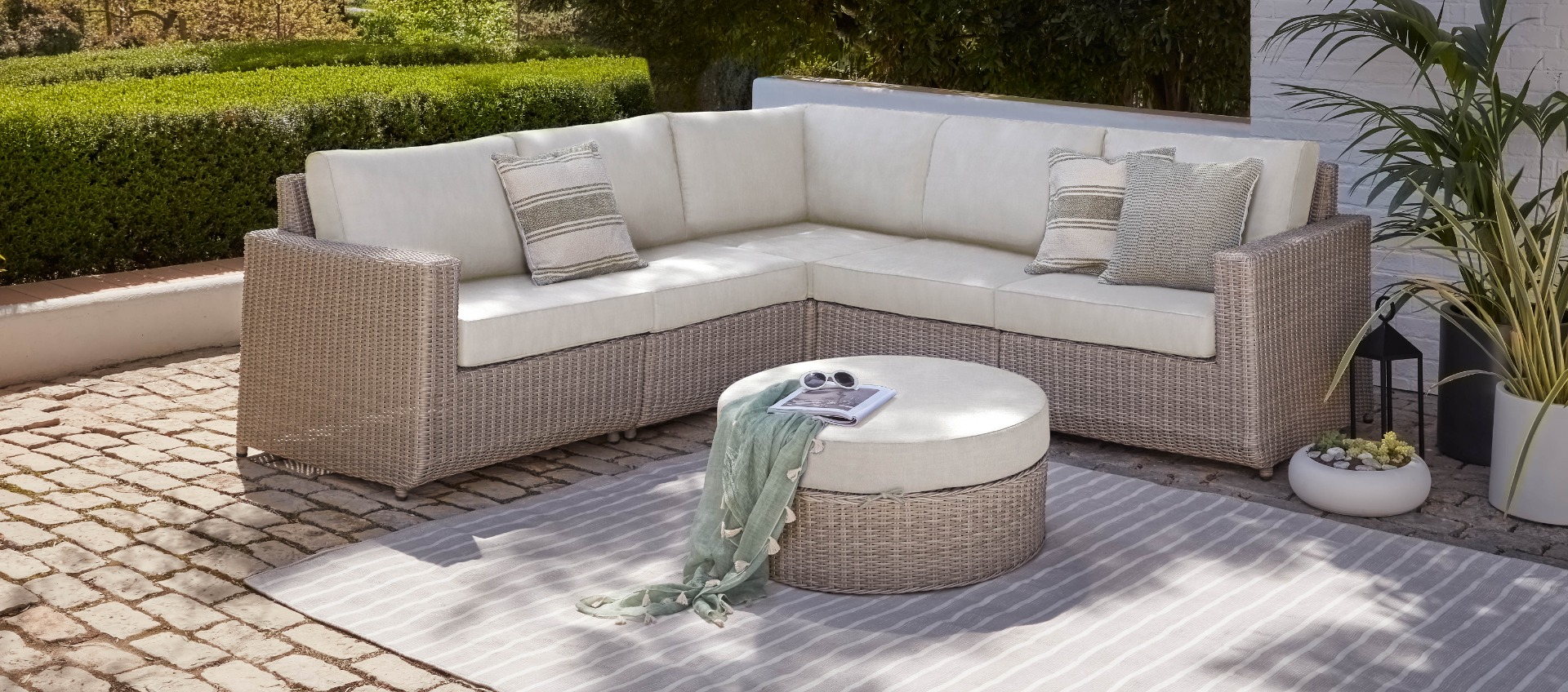 Sag hotsell sofa set