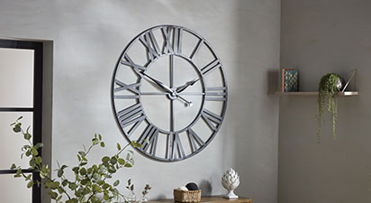 Black Metal Large Round Wall Clock