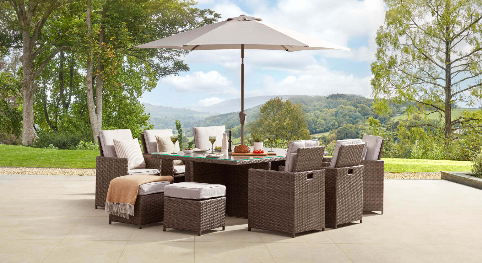 CUBO 6 - Cube Dining Set with Footstools & Parasol