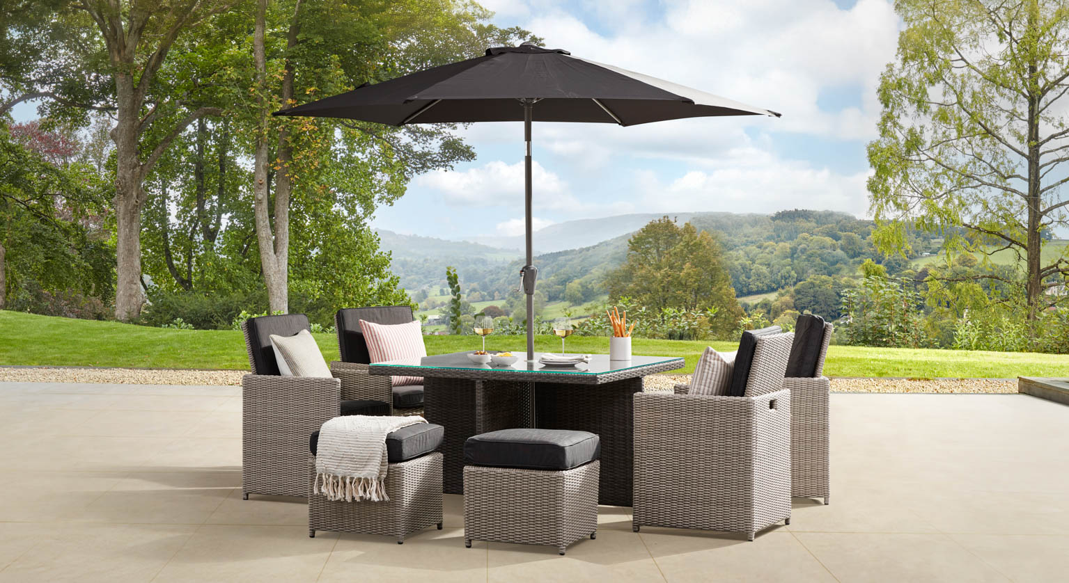 CUBO 4 - Cube Dining Set with Footstools & Parasol