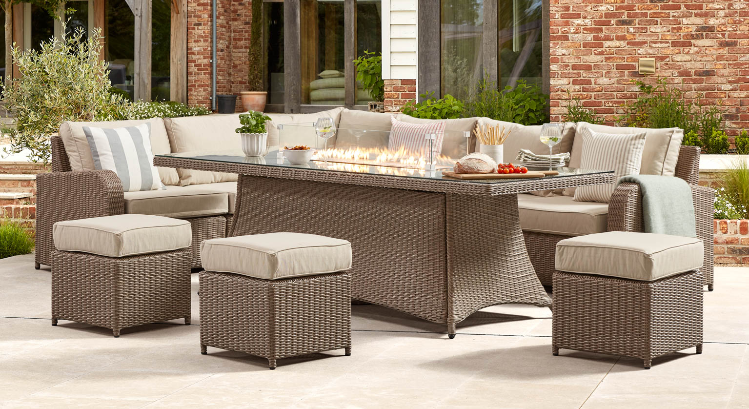 Ledbury 2E - Extended Corner Sofa with Firepit Dining Table