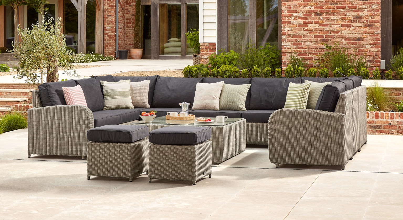 Ledbury 5A - U Shaped Sofa with Coffee Tables