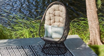 Nest Swivel Chair