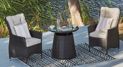 Turnbury High Bistro Table Set